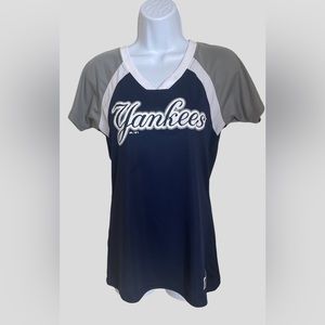Majestic Fans Fashion- Women’s New York Yankees Jersey.